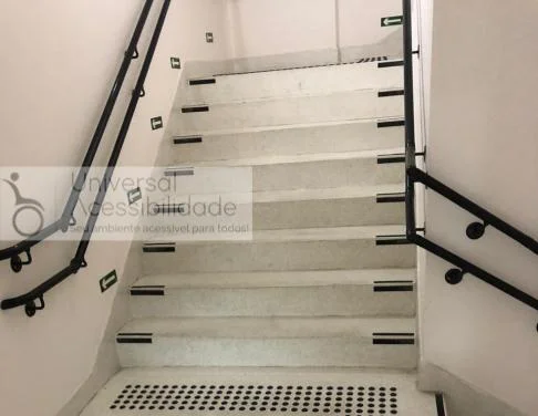 corrimão acessível preto
