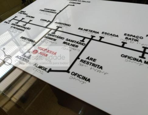 mapa tátil monocromático