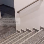 piso direcional e corrimão em inox instituto pele