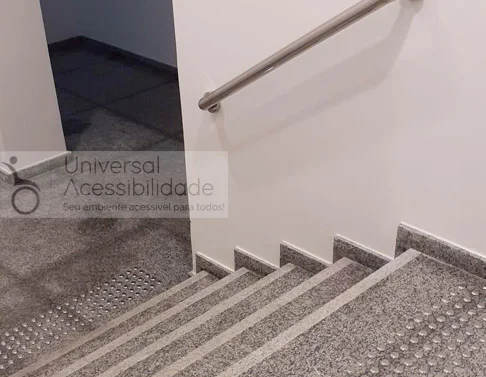 piso direcional e corrimão em inox instituto pele