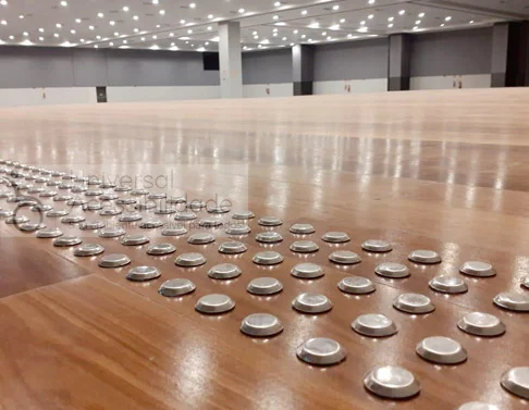 piso direcional em inox em madeira instituto pele