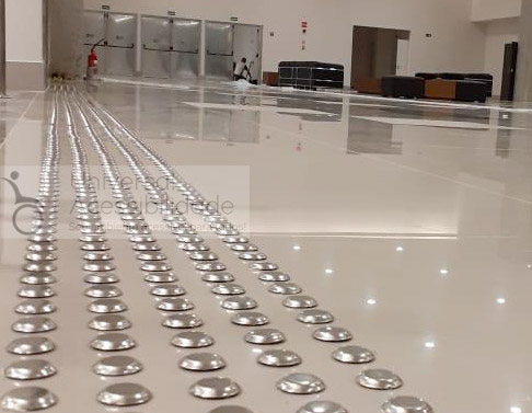 piso direcional em inox instituto pele