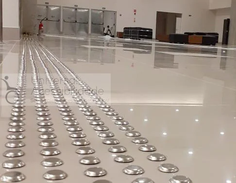 piso direcional em inox instituto pele