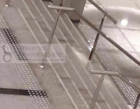 piso direcional em inox para escadas instituto pele