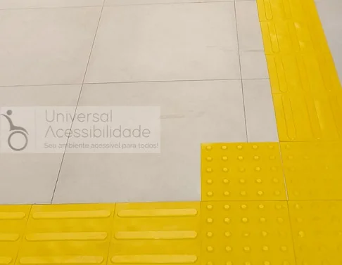 piso direcional em pvc sesi