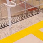 piso tatil direcional em pvc sesi