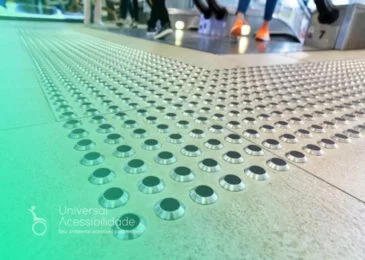 Quais os locais mais indicados para o uso do piso tátil de inox?