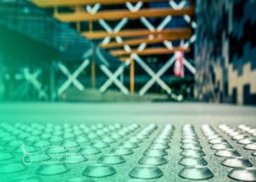 Veja as diferenças na manutenção e conservação do piso tátil inox e piso tátil PVC