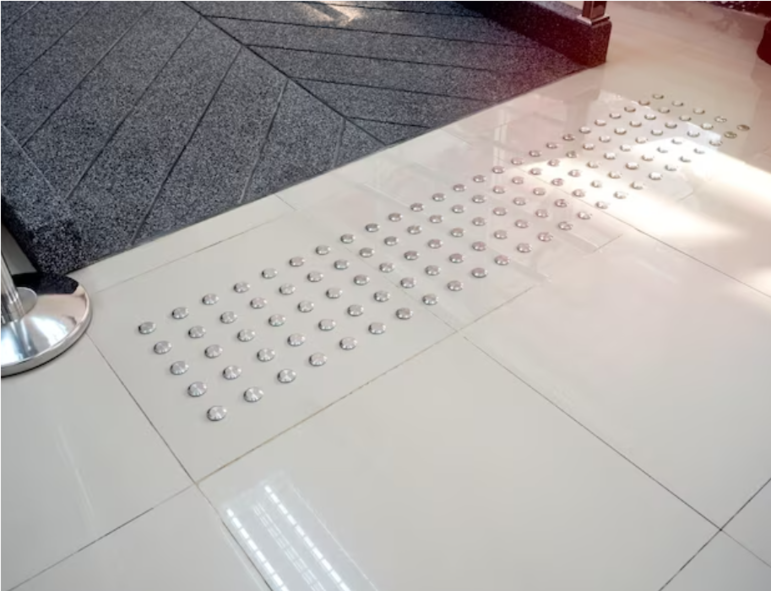 piso tátil rampa