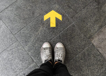 Entenda as diferenças entre piso tátil de alerta e direcional