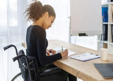 Como a acessibilidade em escolas e universidades transforma a educação inclusiva